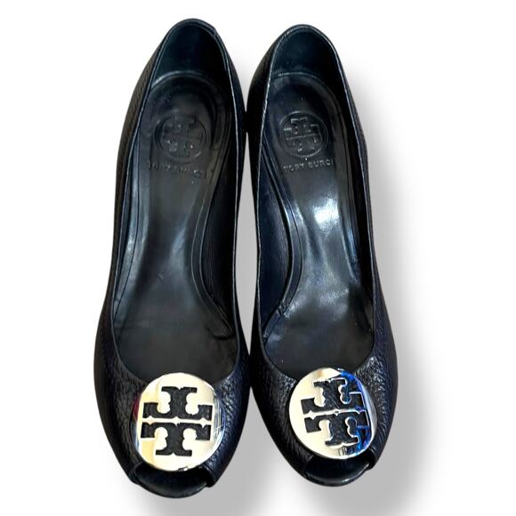 Tory Burch Sally Black Leather Peep Toe Wedge Pumps Logo Gold Medallion Shoe 7 - Picture 9 of 9
